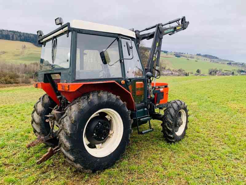 Traktor s čelním nakladačem Zetor 7245 - foto 4