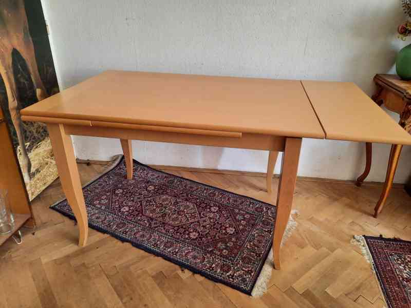 Rozkládací jídelní stůl a židle - foto 2