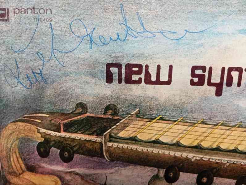 Nová Synteza 2  M Efekt   s podpisy                          - foto 8