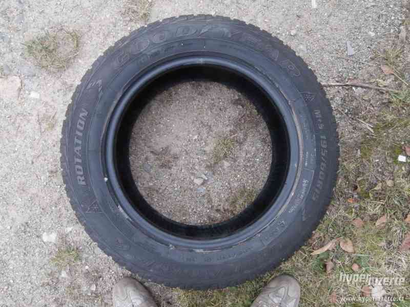 Zimní pneu 195/60 R15, zn.Goodyear - foto 2