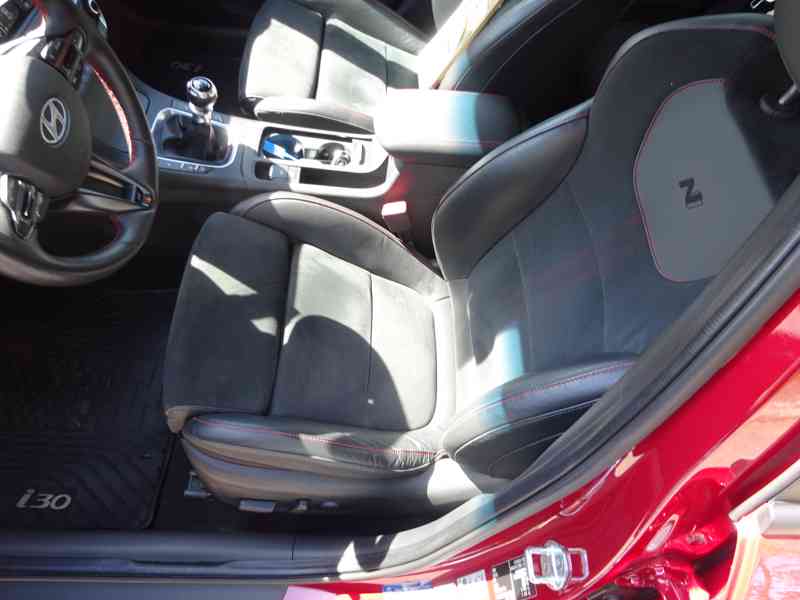 Hyundai i30 1.5 GDI MHEV r.v.2021 1.Maj.serv.kníž.ČR - foto 16