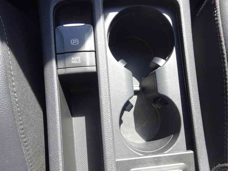 Hyundai i30 1.5 GDI MHEV r.v.2021 1.Maj.serv.kníž.ČR - foto 11