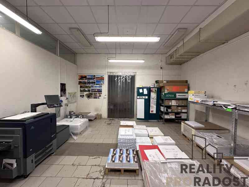 PRONÁJEM SKLADU - DÍLNY + KANCELÁŘ O VÝMĚŘE 181m2 V ADAMOVĚ  - foto 4