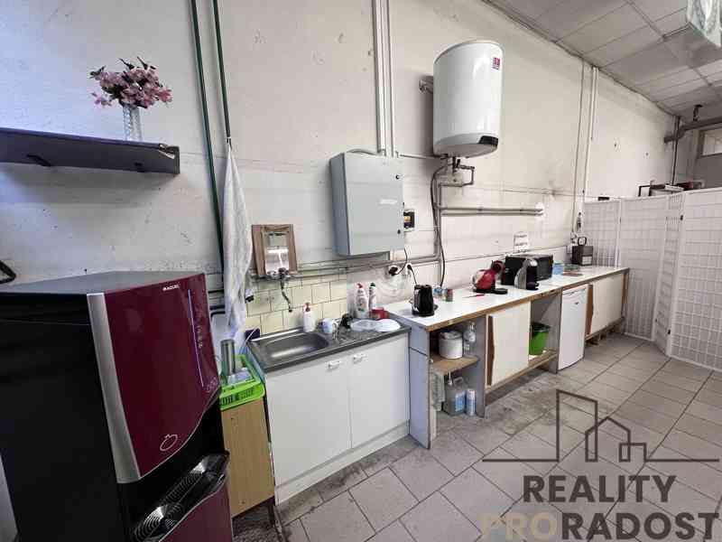 PRONÁJEM SKLADU - DÍLNY + KANCELÁŘ O VÝMĚŘE 181m2 V ADAMOVĚ  - foto 8