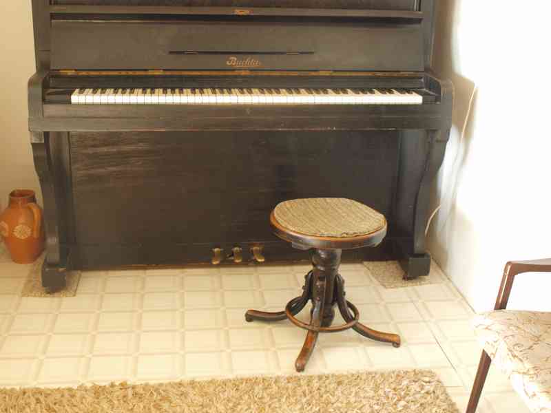 klavír zn. Buchta - foto 2
