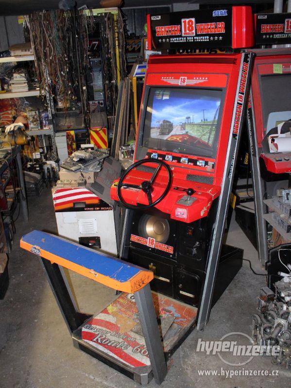 Zábavní herní hrací automat 18 Wheeler Sega Naomi - foto 1