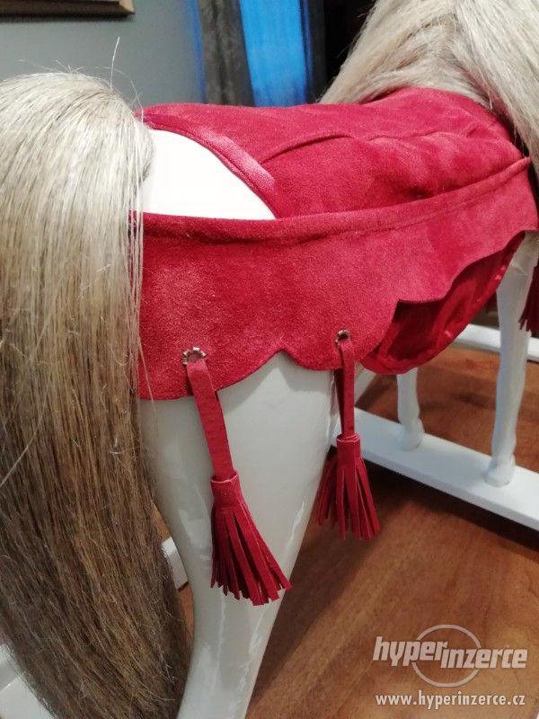 starožitný houpací kůň po renovaci - foto 2