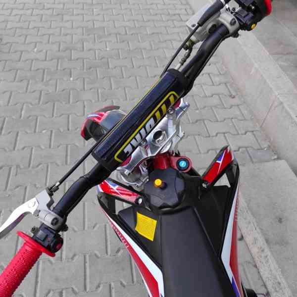 Shark 125ccm červený - foto 6