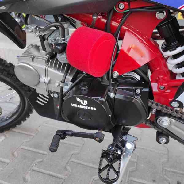 Shark 125ccm červený - foto 4