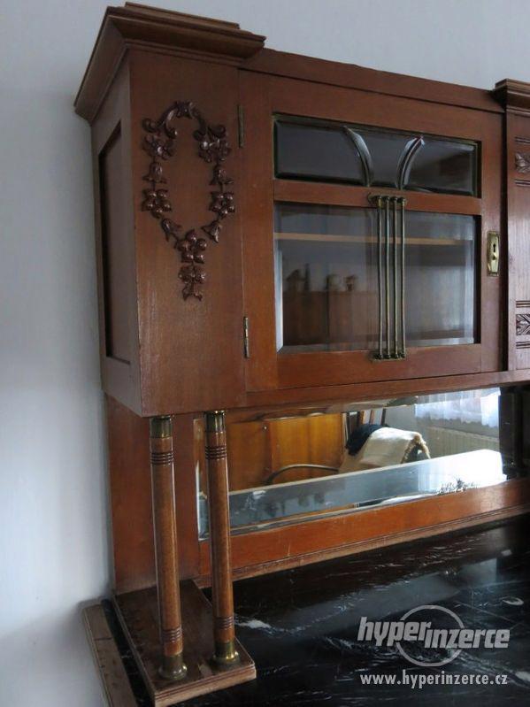 PRODÁM STAROŽITNÝ SEKRETÁŘ - foto 9