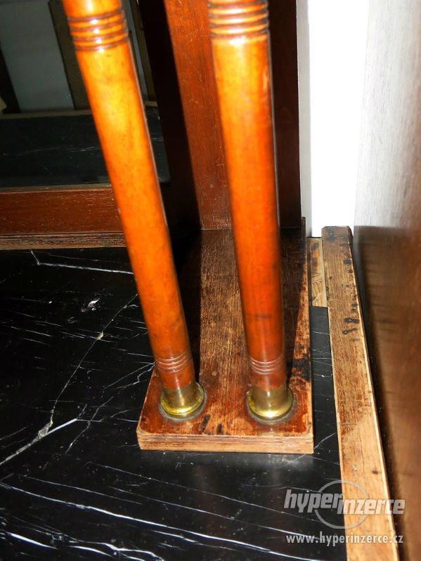 PRODÁM STAROŽITNÝ SEKRETÁŘ - foto 11