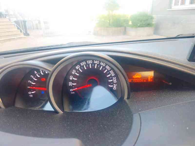 Toyota Verso 1,8i benzín 108kw - foto 7