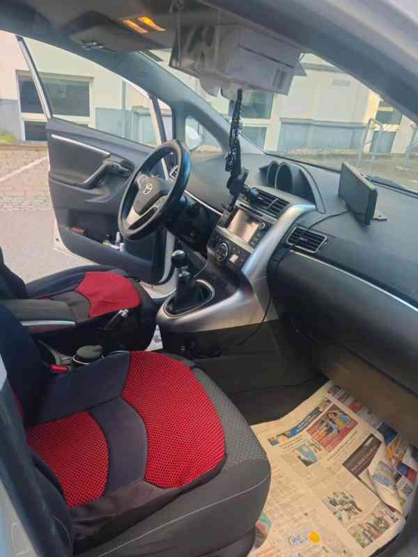 Toyota Verso 1,8i benzín 108kw - foto 3