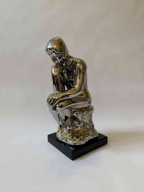 Myslitel - socha ve stříbrném provedení - foto 1