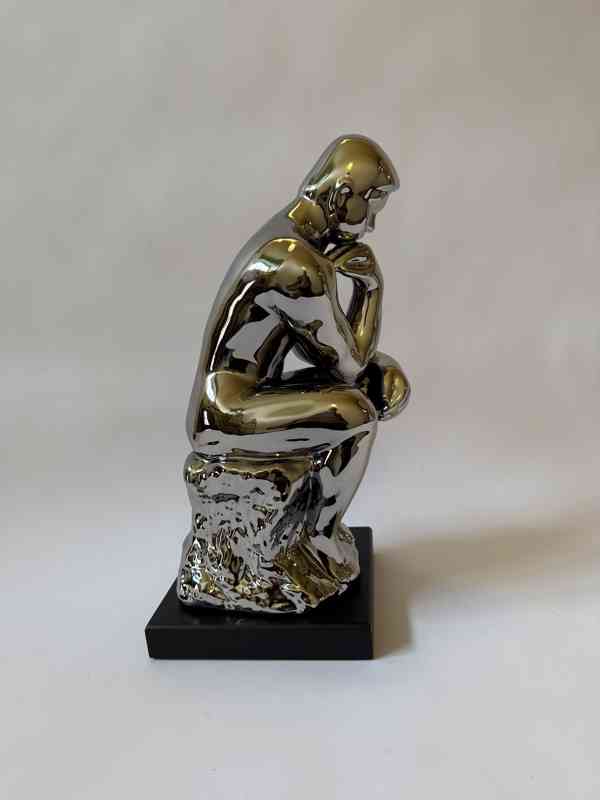 Myslitel - socha ve stříbrném provedení - foto 2