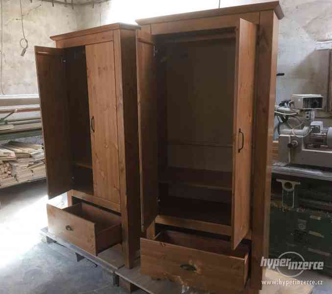 selské skříně z masivu - foto 2