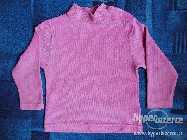růžové tričko se stojáčkem - foto 1