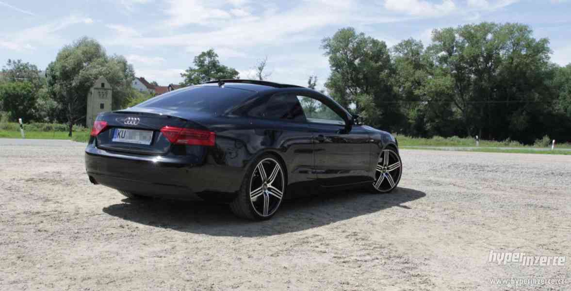 Audi A5 2,0 TDI DPF S-LINE - foto 2