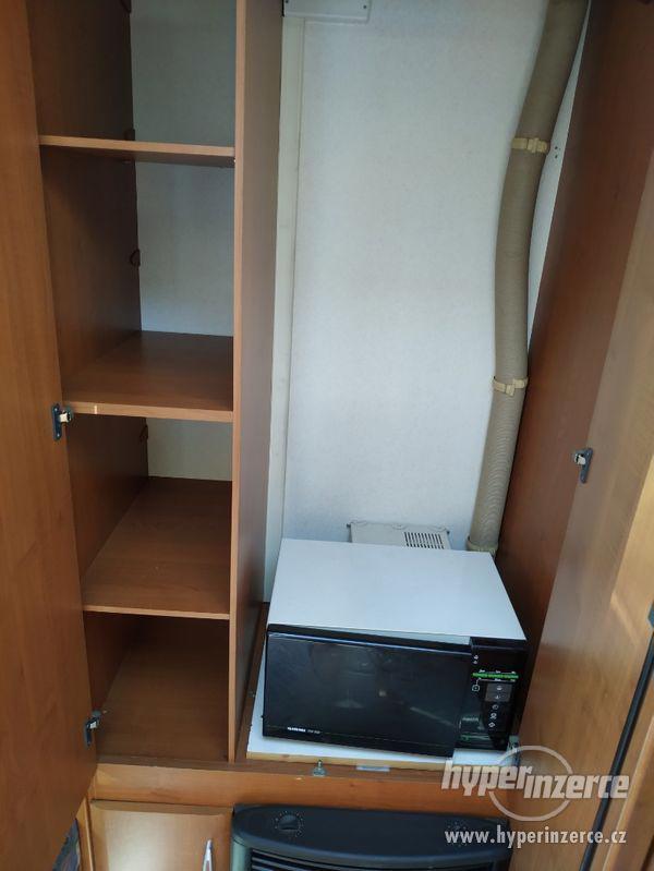 Prodám karavan Hobby Excelent 470 - foto 11