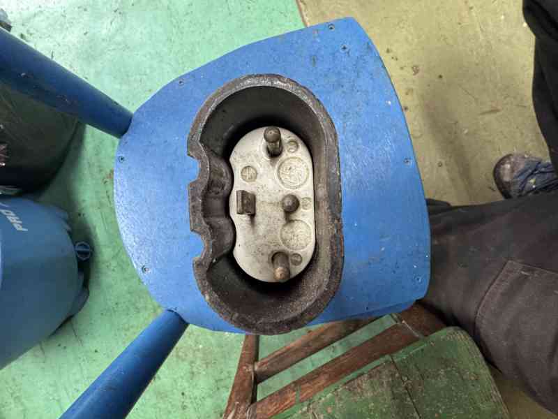 Keramické zásuvky a zástrčky 380V - foto 2