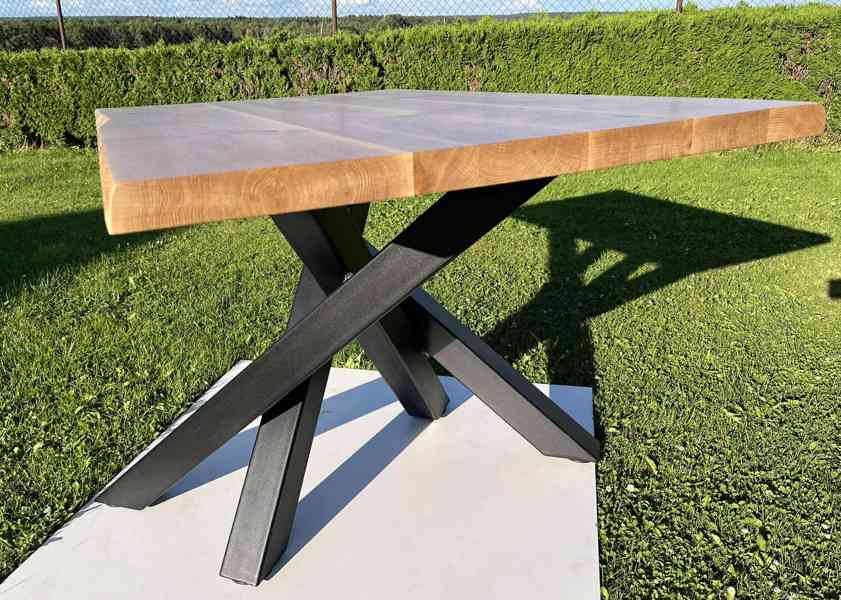 Jídelní stůl 130×80 – dubový masiv, ocelová podnož  - foto 3