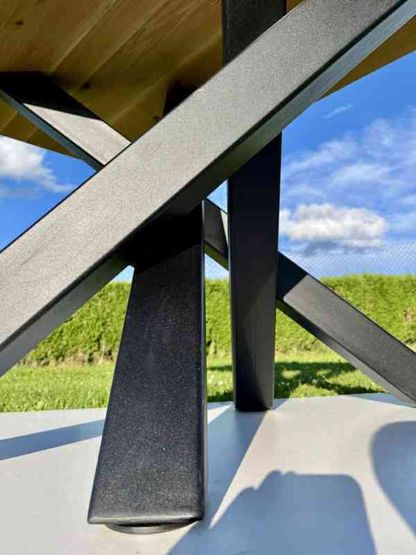 Jídelní stůl 130×80 – dubový masiv, ocelová podnož  - foto 2