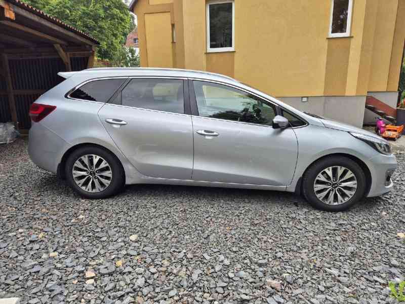 Kia Ceed 1,6 crdi 100kw - foto 11