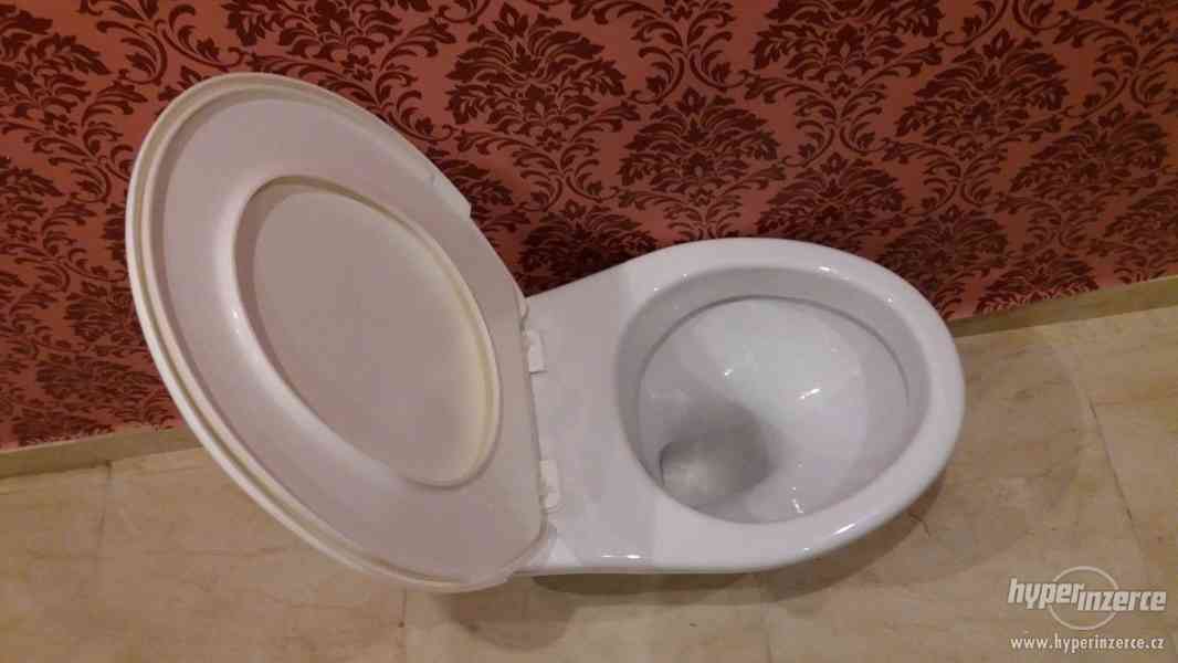 závěsný záchod- toaleta - foto 2