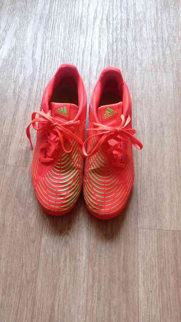 sálové kopačky ADIDAS Predator Edge.4 M IC solar red  - foto 5