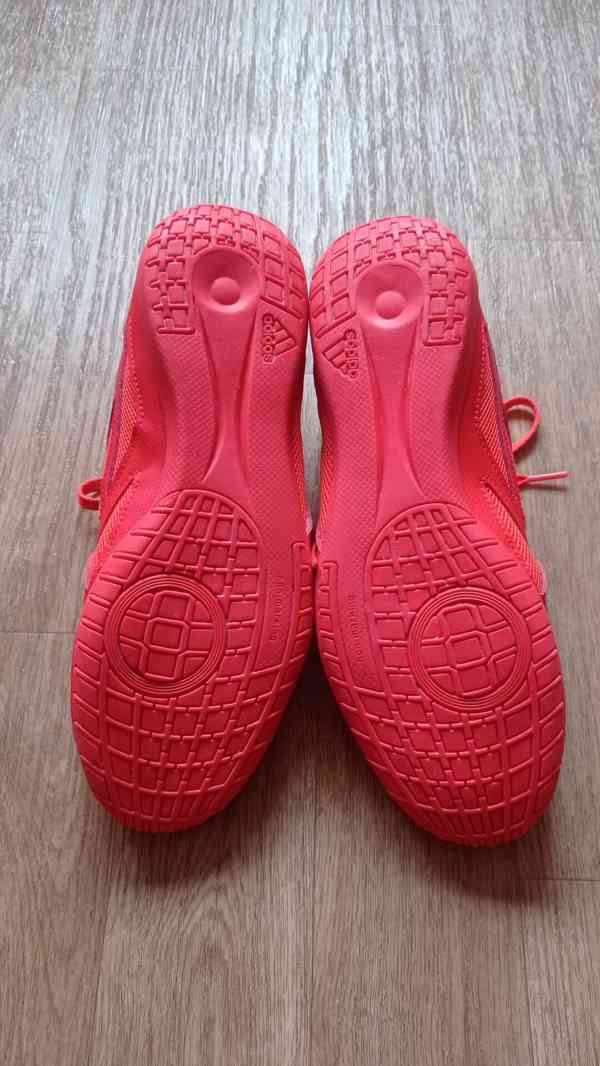 sálové kopačky ADIDAS Predator Edge.4 M IC solar red  - foto 4