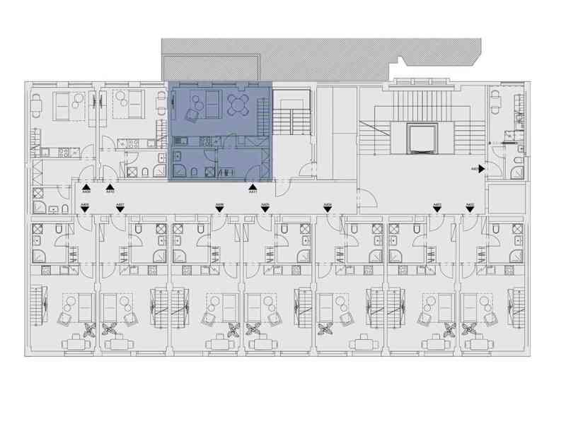 Jedinečný byt 2+kk s výškou stropu 4,5 metrů a obytným patrem na Kubánském náměstí - foto 4