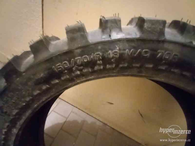 Moto pneu