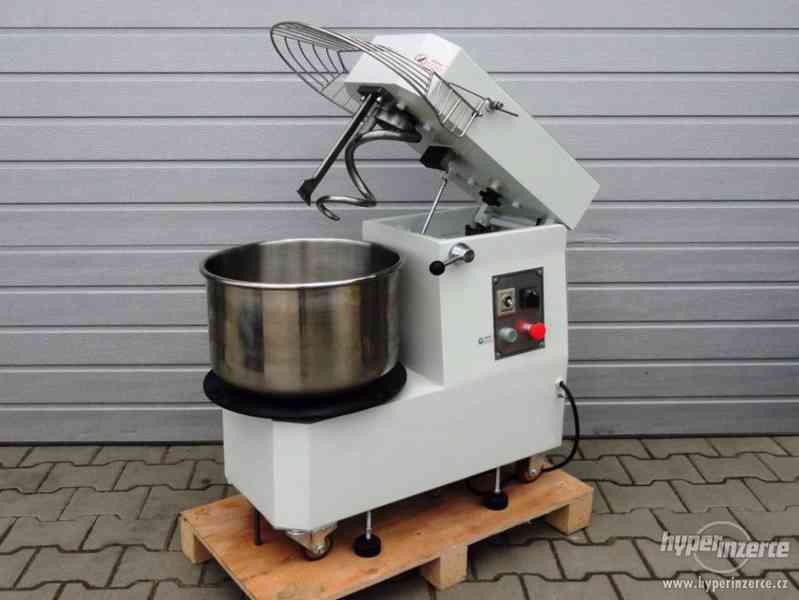 SPIRÁLNÍ HNĚTAČ TĚSTA 20L 230V, 400V