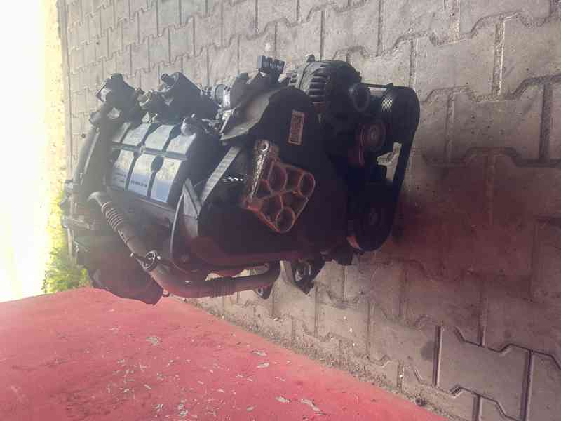 Motor 1,9 DCI F9Q Renault Trafic Master Kompletní - foto 2
