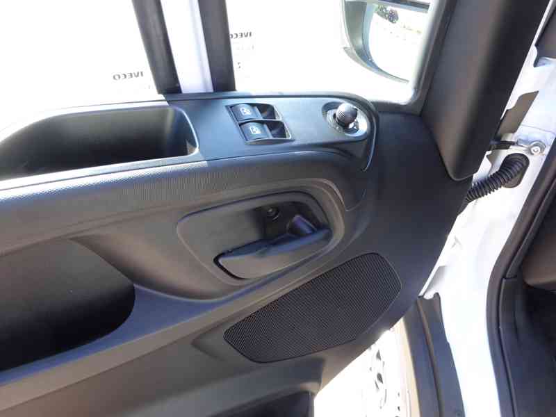 Iveco Daily 35 SI sklápěč r.v.2021 Provoz2024 (DPH) 7 Míst - foto 6