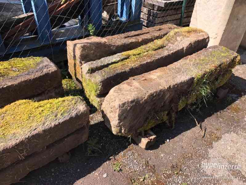 Plotové pískovcové sloupky - foto 1