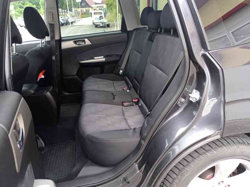 Subaru Forester 2.5i-VRX 169kW/4x4/Výhřev/Tažné/ČR - foto 13