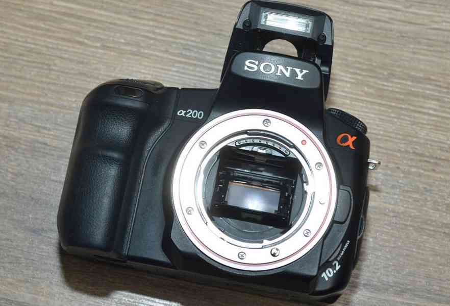 Sony SLT-A200 CCD 10,2 MPix*Super SteadyShot BIONZ - foto 3