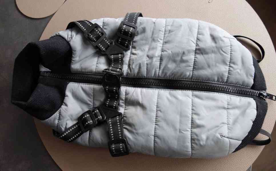 Obleček pro psa- Bunda s postrojem šedá S: 33 cm - foto 3