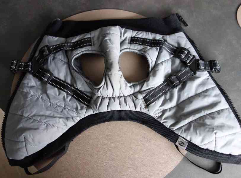 Obleček pro psa- Bunda s postrojem šedá S: 33 cm - foto 4