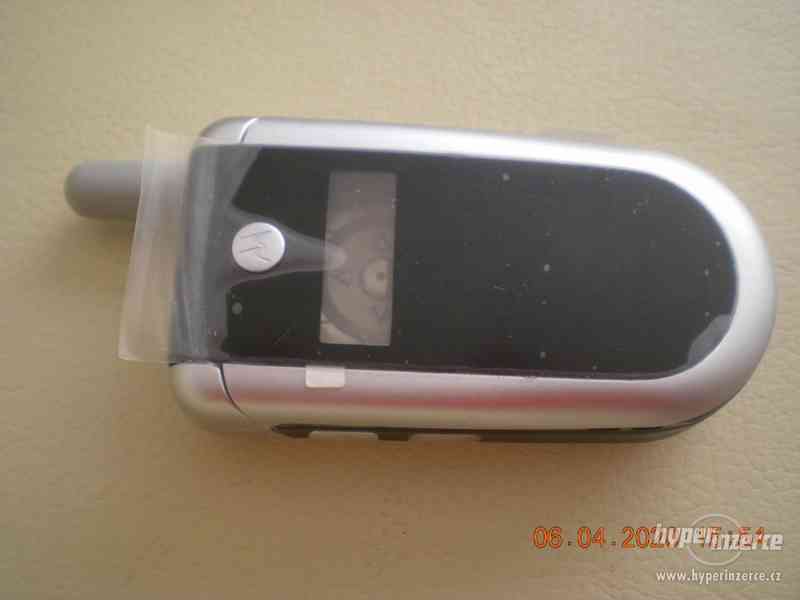 Motorola V180 - funkční véčkový telefon - foto 3