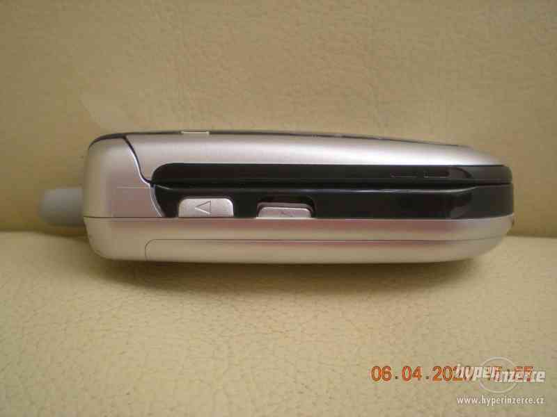 Motorola V180 - funkční véčkový telefon - foto 9