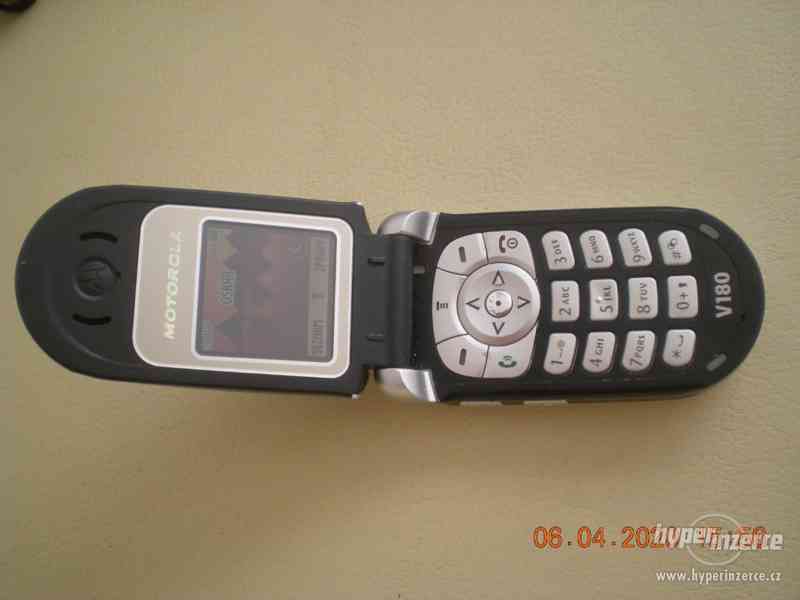 Motorola V180 - funkční véčkový telefon - foto 13