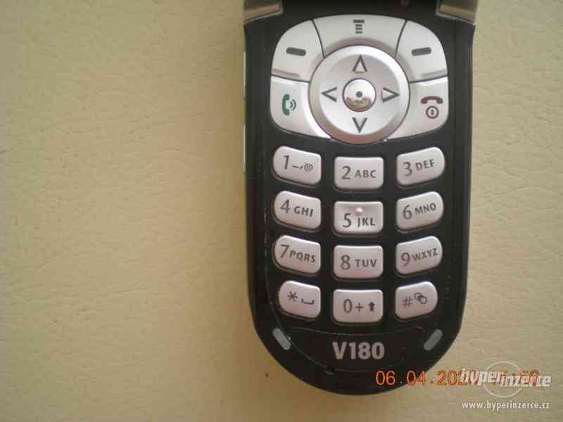 Motorola V180 - funkční véčkový telefon - foto 16