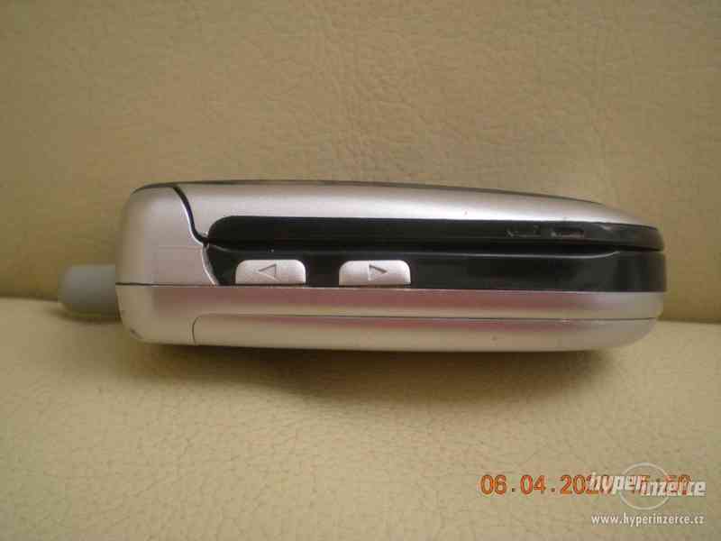 Motorola V180 - funkční véčkový telefon - foto 17