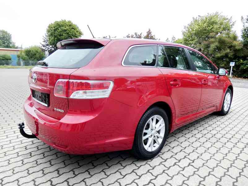 Toyota Avensis 1.8i Kombi Edition benzín 108kw - foto 8