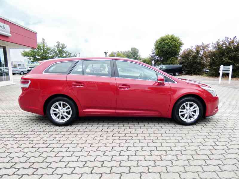 Toyota Avensis 1.8i Kombi Edition benzín 108kw - foto 11