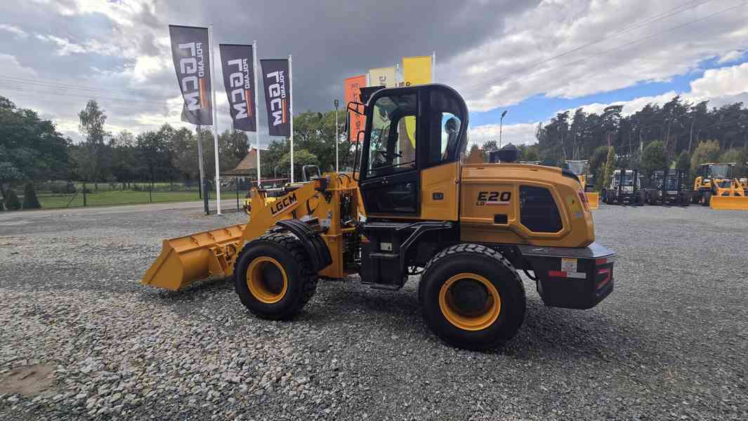 Kloubový nakladač LGCM LGE20 4×4 s kabinou - foto 13