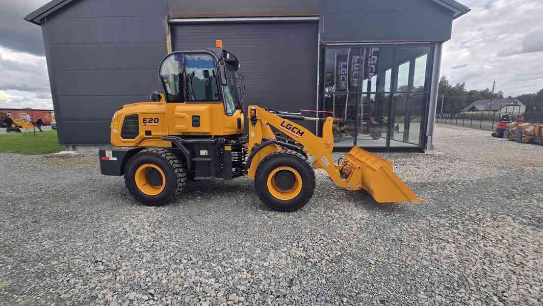 Kloubový nakladač LGCM LGE20 4×4 s kabinou - foto 8