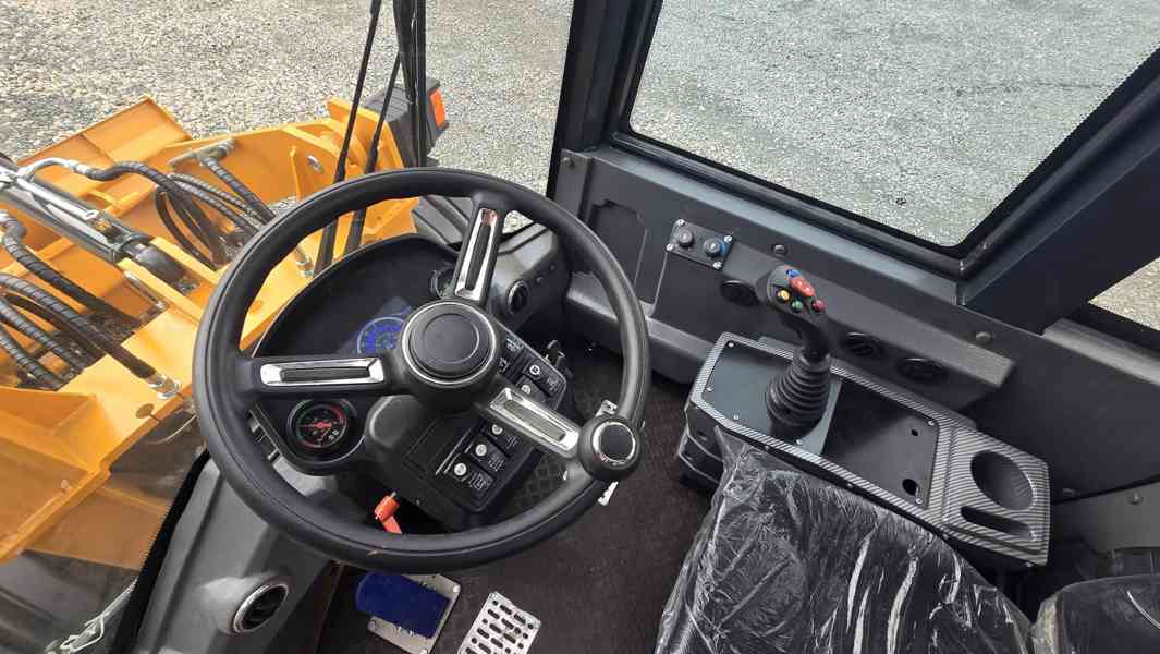 Kloubový nakladač LGCM LGE20 4×4 s kabinou - foto 9